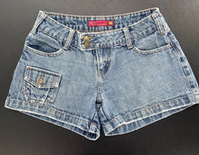 Load image into Gallery viewer, SO So Real, So right women’s denim Jean shorts Size 8
