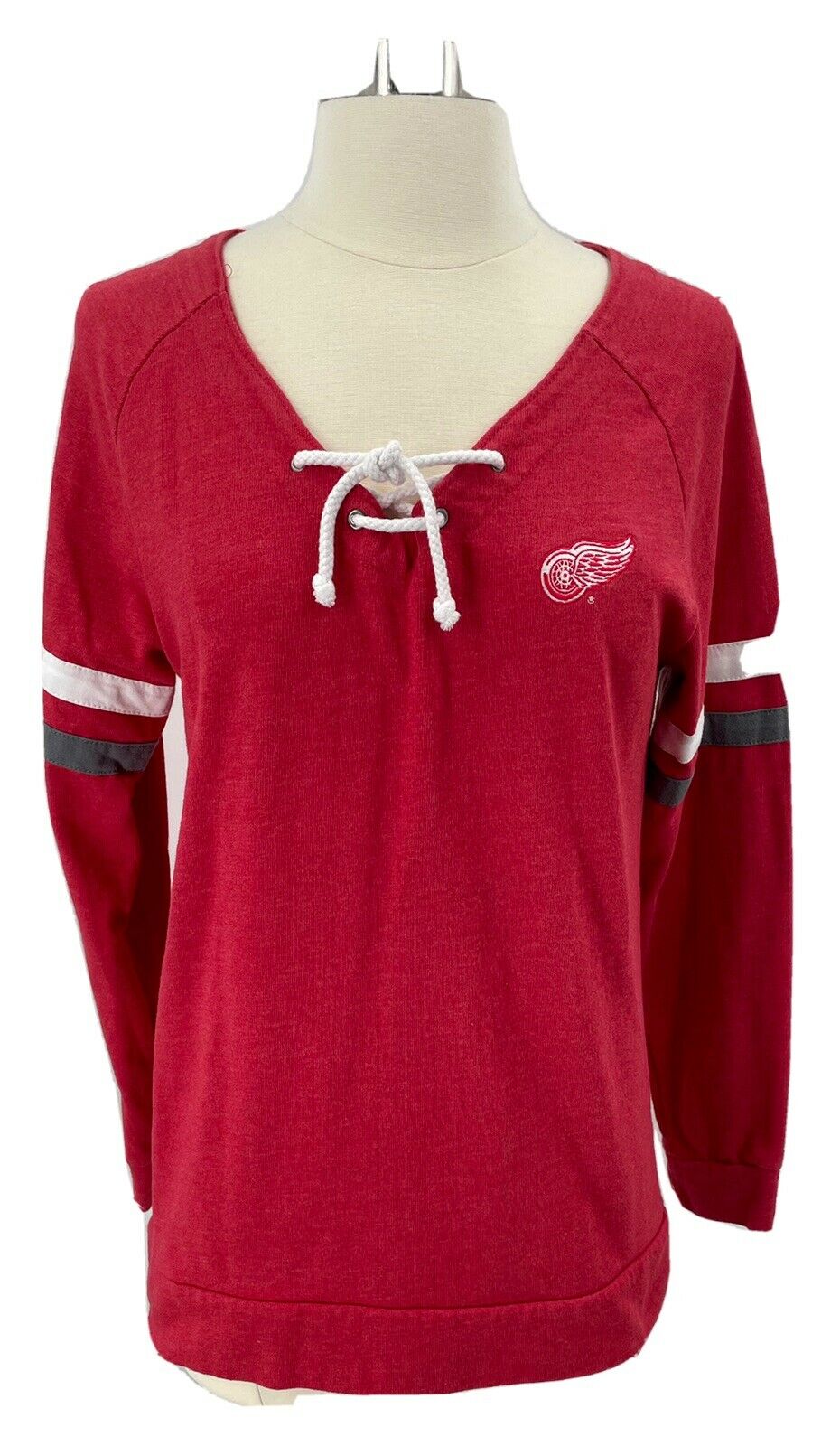 Antigua Women’s Detroit Red Wings Lace Up Shirt Size Medium