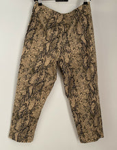 Load image into Gallery viewer, PARISIAN SIGNATURE Snakeskin Print Cropped Ankle Stretch Pants Side Zip Size 10
