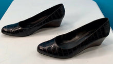 Load image into Gallery viewer, Enzo Angiolini Womens Classic Pump Shoes Brown Crocodile Embossed Slip Ons 8.5 M
