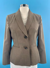 Load image into Gallery viewer, Le Suit Tan Light Brown Blazer Size 6 Petite Leopard Print lining Shoulder Pads
