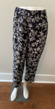 Load image into Gallery viewer, Allison Taylor Capri Crop Pants 100% Silk Black White Floral Print Side Zip 10
