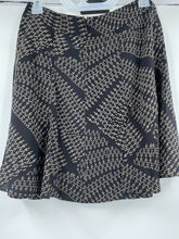 Load image into Gallery viewer, J. Crew 365 Black Tan Flowing Silk Lined Skirt  Size 4 Excellent Condition Cute!
