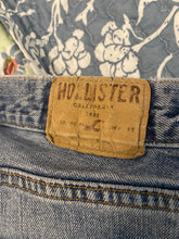 Load image into Gallery viewer, Men&#39;s Hollister Button Fly Classic Straight  Jeans Size 30x32
