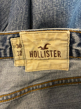 Load image into Gallery viewer, Men&#39;s Hollister Button Fly Classic Straight  Jeans Size 30x32
