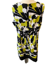 Load image into Gallery viewer, Ronni Nicole Green Black Floral Dress Size 16
